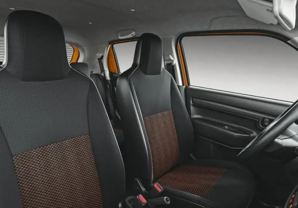 Vista interior Suzuki S-Presso con freno de mano mecánico